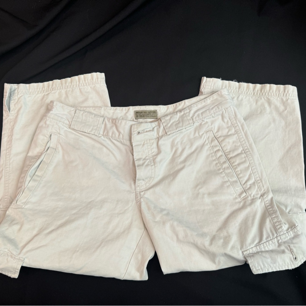 American Eagle khaki capris women’s size 4